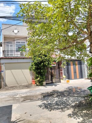 bán nhà góc 2 mặt tiền đường số 2 trung tâm tăng nhơn phú b. đường xe tải tránh nhau. giá 6.2 tỷ.