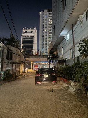 82m2 ngang 4,6m dài 18m đường 8m bán 13,5 tỷ