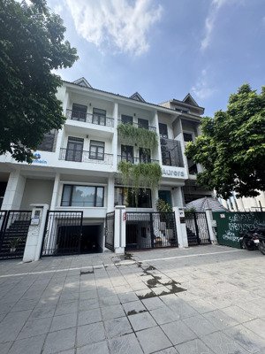 cho thuê nhà nguyễn tuân thanh xuân 120m2, 5 tầng, 1 hầm, mặt tiền 8m, 32tr/th
