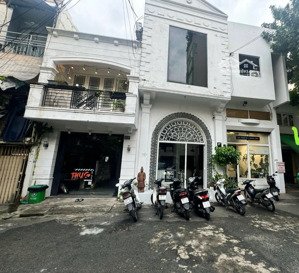 hộ khẩu q1, nhà cũ 2 tầng, hẻm xe hơi, gần mặt tiền trần khắc chân,ngang khủng 6,5m cn:64m2-12.2 tỷ