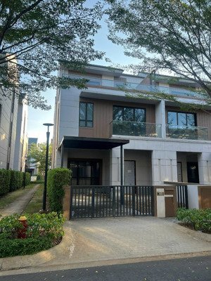 duy nhất một căn nhà phố lô góc giá chỉ 10.5 tỷ - phân khu zone 8, swan bay. lh: 