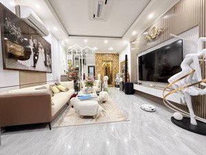 đẹp lung linh - chỉ việc sách vali về ở - chủ tặng full nội thất 2 tỷ - cách ô tô đỗ tránh chỉ 40m