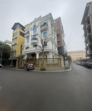 siêu phẩm lô góc phố nguỵ như kon tum 90m2 5 tầng, ô tô vây quanh, 35tr/th