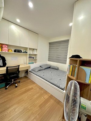 cần bán căn hộ toà 24 nguyễn khuyến
văn quán, 2pn., 2vs. lh kiều thuý 