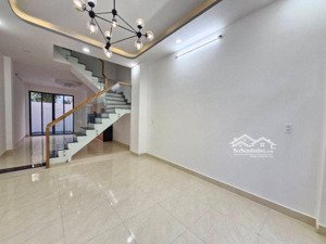 siêu phầm 3 tầng, 64m2, gần mặt tiền, gần chợ long phước, quận 9 chỉ 4,x tỷ.