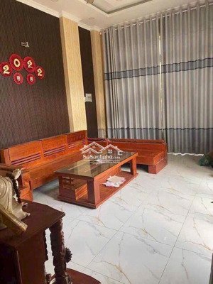 bán nhà mặt tiền 4 tầng,ngang 7m dài 19m,hiện tại đang có hợp đồng thuê 16tr/tháng,p.long trường q9