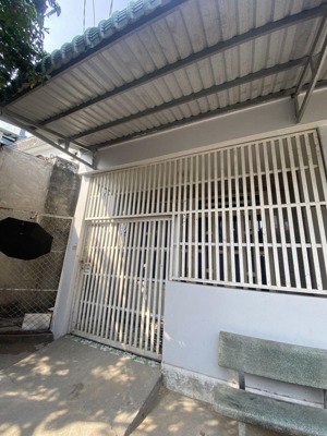 2.65 tỷ - nhà ngay phan văn hớn gần chợ bà điểm - hóc môn - 3 căn ra mặt tiền thái thị giữ