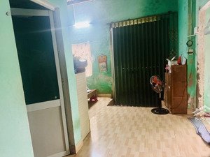 bán đất tặng nhà - ngang khủng hơn 9m - giá chỉ 2,4 tỷ - hàng hiếm kiệt ô tô đỗ - vị trí trung tâm