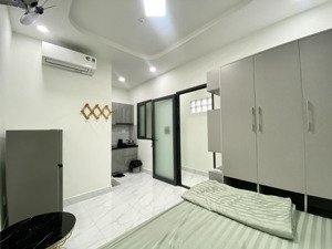 cho thuê phòng full nội thất, mới 100%, thang máy, hầm xe, hẻm ô tô, ngay đại học hutech