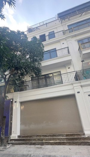 cho thuê nhà liền kề a10 nam trung yên gần nguyễn chánh nhà mới, thang máy