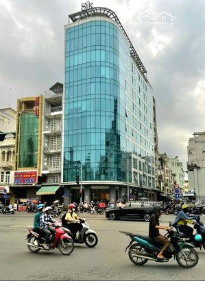 tòa nhà góc 2mt trần hưng đạo quận 5 - dt 10x37m - cn 3.500m2 - 11 tầng - hđt 850 triệu - 290 tỷ