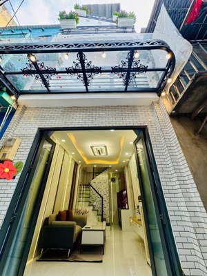 nhà đẹp đón tết ở ngay full nội thất - 4 tầng - ngay cv lê thị riêng. hợp gia đình trẻ chỉ 4.x tỷ.
