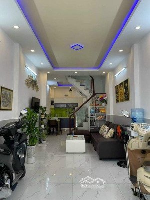 5.5 Tỷ - Nhà 60m2 - 2 Tầng đúc Ngay âu Cơ - Lạc Long Quân - Hẻm Thông Gần Mặt Tiền