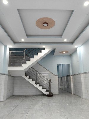 nhà mặt tiền sát chợ hóc môn diện tích lớn 148m