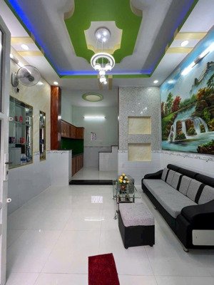 bán nhà 1 trệt 1 lầu, sau lưng chợ đầu mối hóc môn