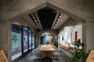 cho thuê tầng 1 nhà mặt phố bà triệu. diện tích 100m2, mặt tiền 4m2 cực đẹp