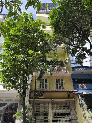 chính chủ kẹt tiền bán gấp nhà mt ngay phan đình phùng nhà 3 lầu sân thượng