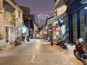 hiếm nhà đẹp nội thất vip hẻm 7m đường trường sa giáp quận 1_35m2_3 tầng _6,8 tỉ tl