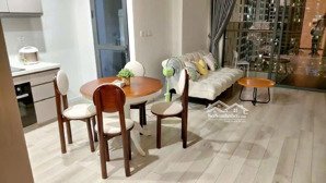 cần cho thuê gấp căn hộ kingdom 101. dt: 79m2, 2pn, 2wc. giá 24tr/th. lh: 