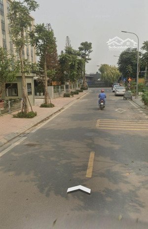 chính chủ bán đất tại ngõ 2 vũ đức thận, việt hưng, hà nội, đường rộng 13m, 18 tỷ, 60m2