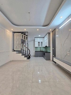 bán nhà 5 tầng ở tôn đức thắng trên sổ là 71,1m2 trong đó 31,9m2 sử dụng riêng, 39,1m sử dụng chung