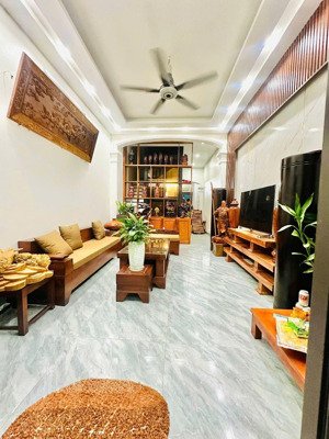 bán nhà riêng phố vip xuân thủy 48m2, tt 10 trường đh lớn, ô tô, ngõ thông kinh doanh, quanh 9,9 tỷ