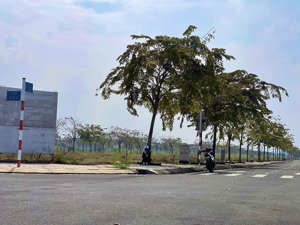 bán gắp lô góc 163m2 đường 20m ngay vòng xoay hướng ra view sông