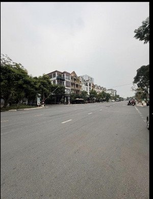 * bán vila khu biệt thự nam long quận 7,dt:8x19,đường số 8m,4 tầng có thang máy,giá: 32 tỷ