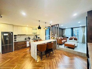 chính chủ cho thuê nhà tầng 2 + 3 + lối đi riêng phố huế nội thất cao cấp