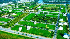 bán gấp nền đất sổ đỏ sẵn giá 2,020 tỷ, đường 12m thông qua phố đi bộ. 