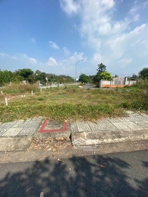 tôi cần bán lô đất góc 2 mặt tiền ngay đường tỉnh lộ 15 10x13 full thổ cư giá 1 tỷ 2 còn tl