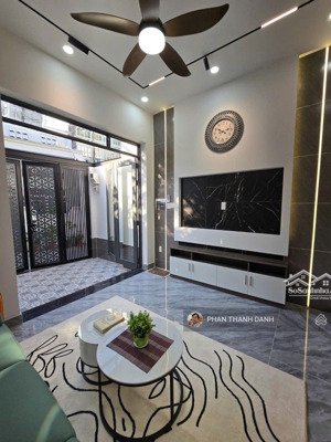 nhà phan văn trị, 4x13m, hẻm ô tô, 3 tầng btct, thiết kế đẹp, giá 6,6 tỷ.