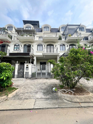 cho thuê nhà phố view hồ, đường 25m lakeview city giá 27 triệu dt 5x20m hoàn thiện cơ bản máy lạnh