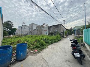 ( 6x20) 121m đất thổ - sổ sẵn - vĩnh phú 33 - cách ql13 400m giá chỉ 3,7 tỷ thương lượng.