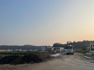 hàng tuyến 1 đường 43m tđc ngọc xuyên, đồ sơn, hải phòng 100m