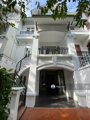 em chính chủ cần cho thuê nhà vườn 120m2 hoàn thiện cả nhà ở khu a kđt geleximco.lh 