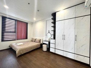 cần cho thuê gấp căn hộ terra royal. dt: 72m2, 2pn, 2wc. giá 20tr/th. lh: 