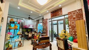 bán biệt thự 3 tầng có thang máy , sổ hồng riêng , chiều ngang 12m