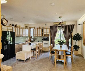 cho thuê biệt thự valora fuji 13mx13m 3pn gần liên phường, đỗ xuân hợp. lh 