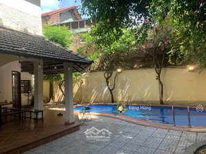 cho thuê biệt thự thảo điền, q2 (600m2). 1 trệt 1 lầu, hồ bơi trung tâm phố người hàn. giá 95tr/th