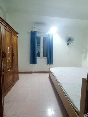 chính chủ cần cho thuê nhà 4 tầng phố trần khát chân- hai bà trưng, nhà rộng, thoáng 4 ngủ, 12tr/th