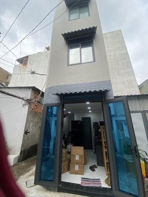 chính chủ cho thuê nhà xây mới 3 tầng cạnh mt hoàng sa, full nội thất 15tr/tháng