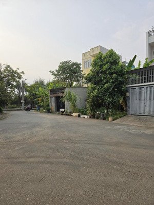 đất sau chợ long trường trục thông đường 8m. 62m2 giá 3,550 tỷ