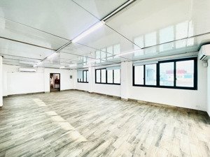 chỉ hơn 10 triệu có ngay văn phòng ngay ngã tư sở, thanh xuân, view thoáng, sàn gỗ.