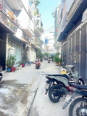 ngay khu tên lửa - đường 6m - dt 82m2 - không lộ giới. ngay tỉnh lộ 10