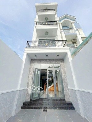 nhà 3 tầng , hẻm ô tô đậu trước nhà, nhà mới . vị trí đẹp ngay chợ thủ đức , dt 4x19m +4pn. ở ngay
