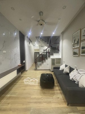 cho thuê nhà riêng 4 tầng 3 ngủ full nội thất cách mặt đường hồ sen 5m đi bộ sang aeon