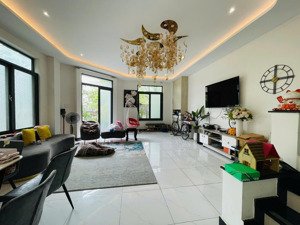 nhà phố góc 2 mặt tiền 9x20m 1 trệt 3 lầu view công viên cho thuê giá 30 triệu bao thuế