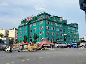 căn nhà dân xây chắc chắn, nội thất gỗ lim thịt, diện tích rộng 70m2, gara ô tô 7 chỗ - chỉ14.5 tỷ