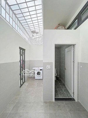 cơ hội đầu tư! nhà hxh lý thái tổ q10 -gía 2 tỷ4 .dt 75m2 - đang kinh doanh - sổ hồng chính chủ